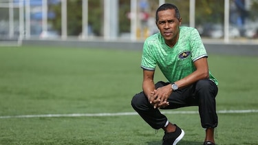 El mercado acorrala al fútbol: entrevista con Víctor René Mendieta