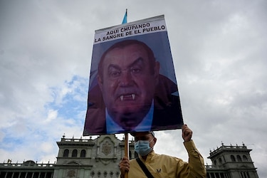 Guatemaltecos protestan contra la corrupción y la impunidad