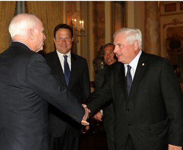 McCain dice que el domingo ganaron las ideas y perdió el continuismo