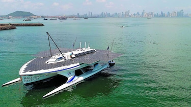 Imponente catamarán Race For Water combate contaminación de los océanos