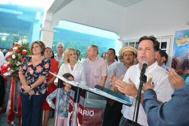 Navarro dice que 'el país necesita paz y menos equivocaciones'