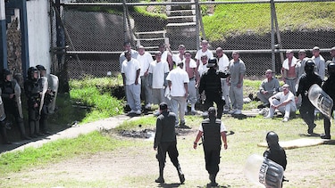 Motín en penal deja dos muertos