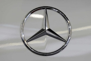Trabajadores de Mercedes combaten expansión a autos eléctricos