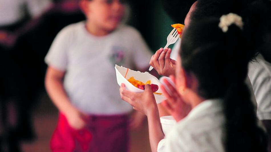 Meduca advierte que no se ha adjudicado el contrato de los almuerzos escolares; Súper Carnes defiende su propuesta