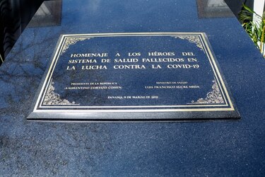 Rinden homenaje a 111 profesionales de la salud que perdieron la vida a causa de la Covid-19