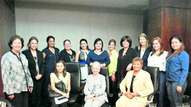Homenaje a la labor de mujeres