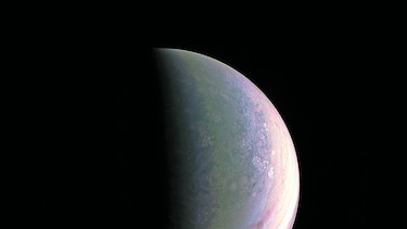 Sonda de la NASA envía imágenes de polos de Júpiter