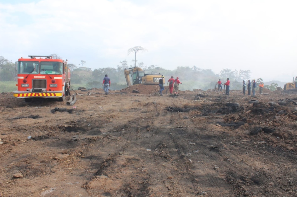 Cerro Patacón: los bomberos controlan en 90% el incendio en el vertedero