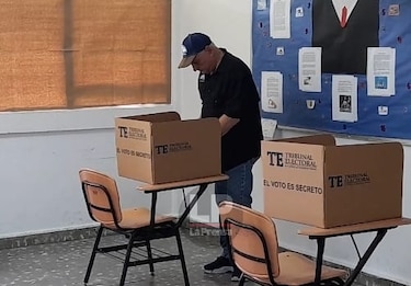 Ricardo Martinelli llega a votar y se autoproclama ‘perseguido político’