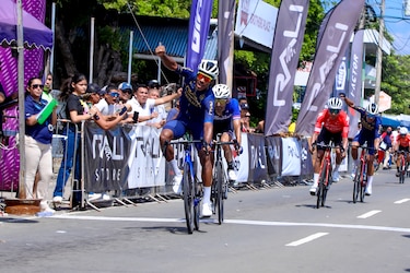 Jurado gana la etapa; Strah comanda la vuelta