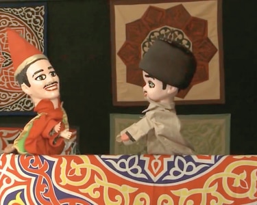 Los títeres tradicionales mantienen vivo el arte de la sátira en Egipto 