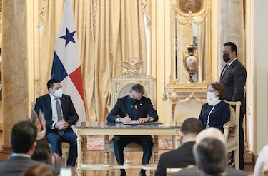 Otro contrato para la clausura del Pacto del Bicentenario;  instalan comisión