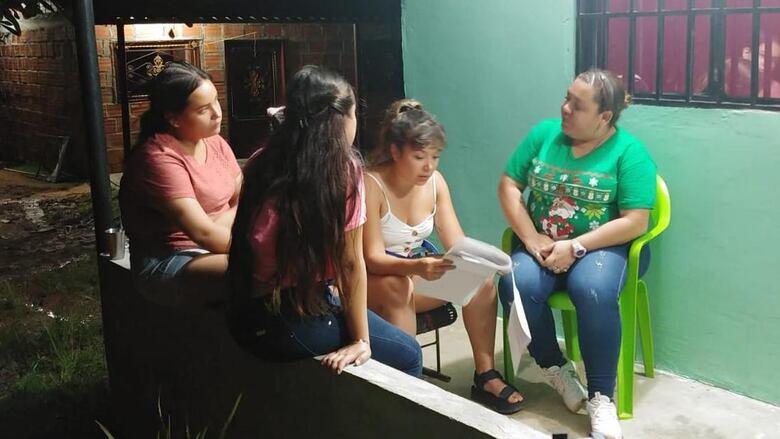 Jenifer de la Rosa, la bebé que sobrevivió la tragedia de Armero, fue adoptada por españoles y se reencontró con su hermana 30 años después