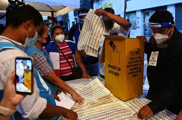 Bukele alcanza contundente respaldo en elecciones legislativas de El Salvador