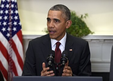 Obama firma la ley que prohíbe el cierre de Guantánamo pero no renuncia a su plan