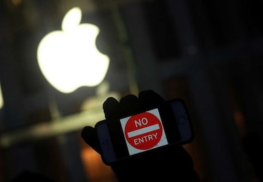 Justicia de EU acepta petición del gobierno para anular audiencia con Apple