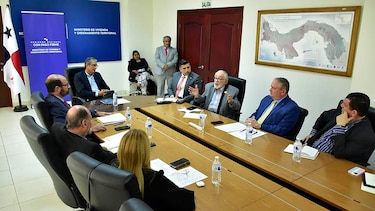 Ministro Jované asegura que compromisos pendientes con promotores de viviendas serán atendidos