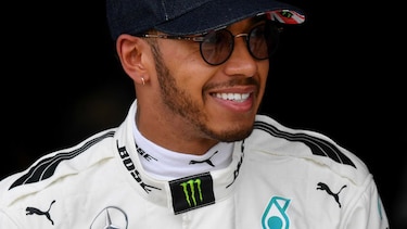 Hamilton logra ‘pole’, iguala récord de Schumacher