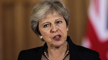 Theresa May envía mensaje a la Unión Europea y a sus críticos en Inglaterra