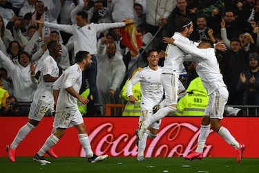 El Real Madrid gana 2-0 al Barcelona y recupera liderato