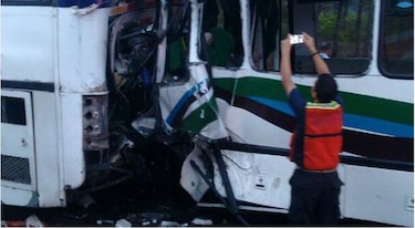 Se estrellan dos autobuses con trabajadores públicos que iban a marcha en Venezuela; 12 muertos y 37 heridos