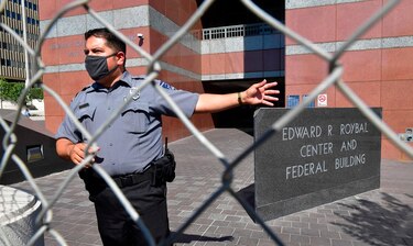Presidente de México pide a la DEA aclarar su relación con exministro detenido en Estados Unidos
