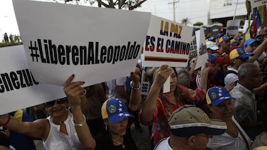 Oposición venezolana exige libertad de Leopoldo López tras declaración de fiscal