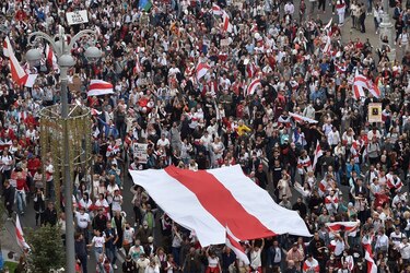 Decenas de miles de manifestantes protestan contra el gobierno de Lukashenko