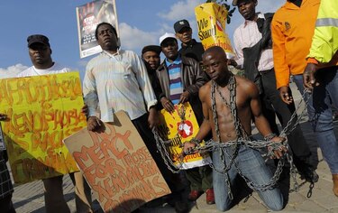 Miles de personas se manifiestan en Sudáfrica contra la xenofobia