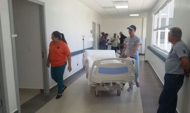 Trasladan pacientes a primera fase del nuevo hospital Anita Moreno