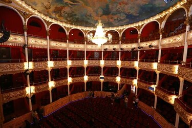 Micultura paga deuda por trabajos en el Teatro Nacional