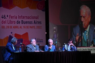 Vargas Llosa siguió escribiendo durante su hospitalización por la Covid-19