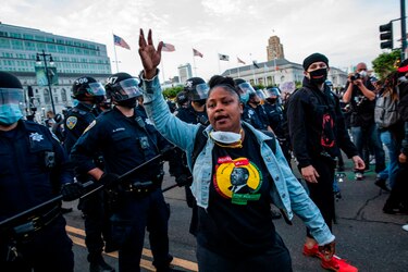 Periodistas son objeto de ataques durante protestas en Estados Unidos