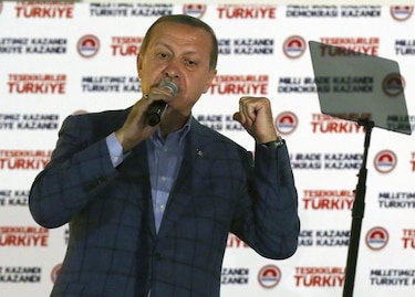 La UE pide a Erdogan que mantenga un papel conciliador al frente de Turquía