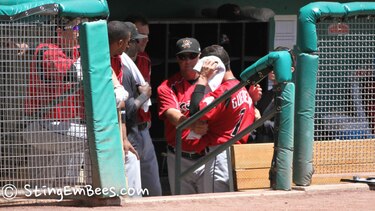 Olivo es suspendido por Dodgers, tras morderle la oreja a compañero