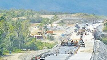 Construirían autopista de asfalto y no de hormigón