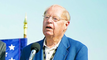 Muere Jack King, la voz de la cuenta regresiva del Apollo 11