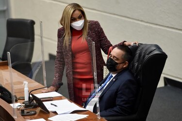 Marcos Castillero asegura que sus parientes vacunados cumplen el protocolo; el Minsa calla