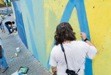 El Kolectivo repinta mural