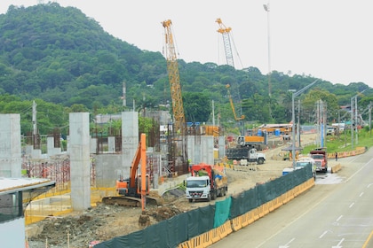 Línea 3 del Metro alcanza 78.8% de avance con los 26 trenes tipo monorriel ya en Panamá