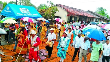 Pariteños celebran el Corpus Christi