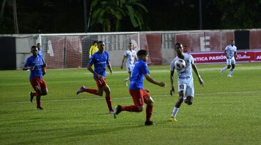 Técnico de Árabe Unido asegura que el equipo va por el camino correcto