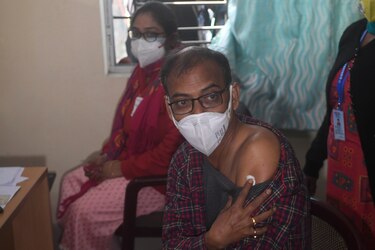 India aprueba de emergencia dos vacunas contra la Covid-19
