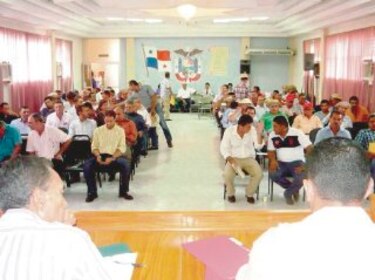 Representantes santeños, a la espera de desembolsos
