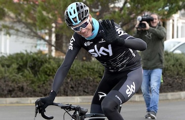 Chris Froome se defiende; otros lo cuestionan