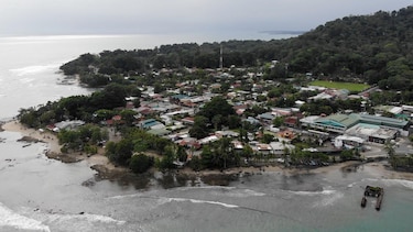 Puerto Viejo, el enclave bilingüe de Costa Rica que ha atraído a migrantes afrocaribeños y ahora recibe a cientos de estadounidenses