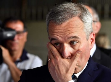 Dimite ministro francés inmerso en escándalo de gastos fastuosos