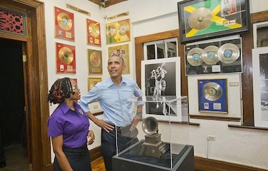 Obama visita el Museo de Bob Marley en Jamaica