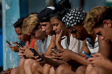 Cuba tipifica delitos cibernéticos e internautas piden derecho a disentir