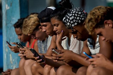Cuba tipifica delitos cibernéticos e internautas piden derecho a disentir